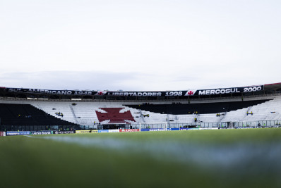 STJD absolve Vasco em denúncia de interferência de torcedores em câmera do VAR