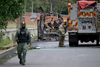 Ataque contra base militar na Colômbia deixa feridos a um mês das eleições