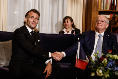 Presidente Françes pede 'reação' às críticas de EUA, Rússia e China