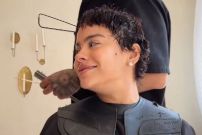 Bella Campos radicaliza e se emociona ao realizar transformação capilar