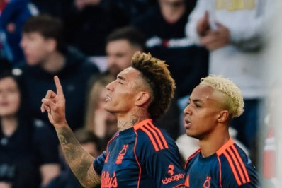 Ex-Botafogo brilha com gol e assistência em partida do Campeonato Inglês