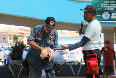 Trabalhador no centro: praça vira espaço de prevenção e cuidado em Rio das Ostras