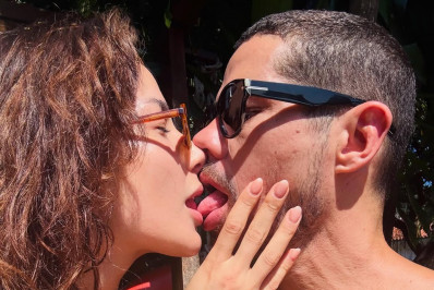 José Loreto compartilha cliques românticos com a namorada 