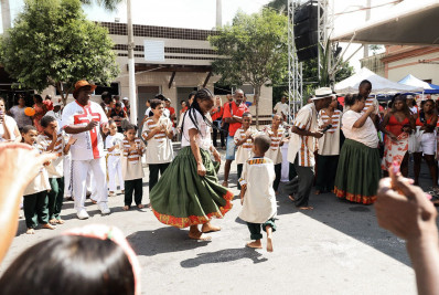 Dia de São Jorge é marcado por fé, feijoada solidária, música e programação cultural no Largo da Feira, em Barra do Piraí