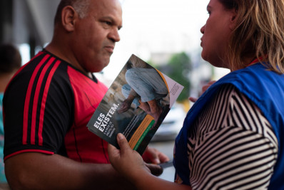 Prefeitura de Volta Redonda realiza ação de conscientização no comércio sobre atendimento à população em situação de rua