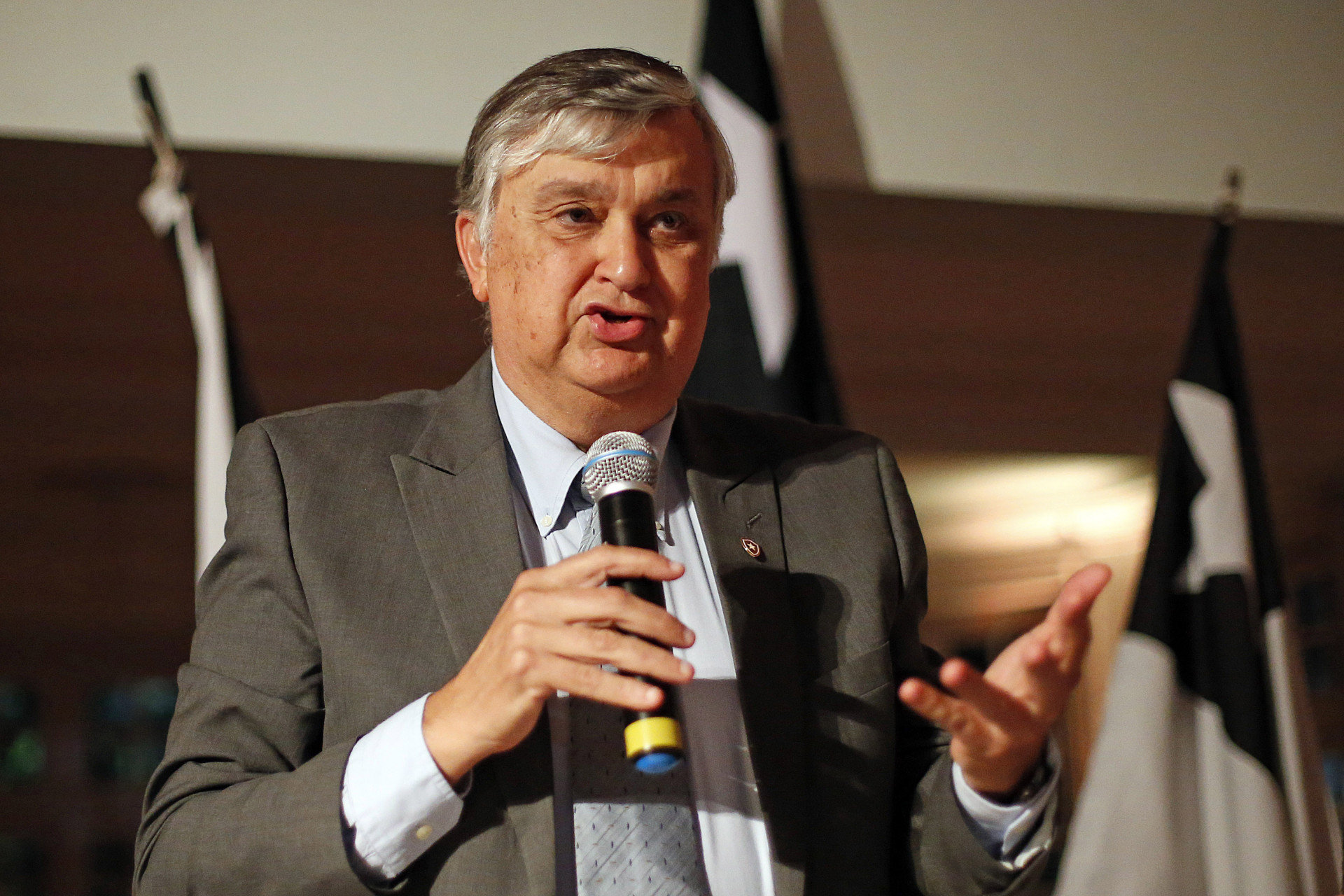 Ex-presidente Durcesio Mello assume SAF do Botafogo após afastamento de Textor