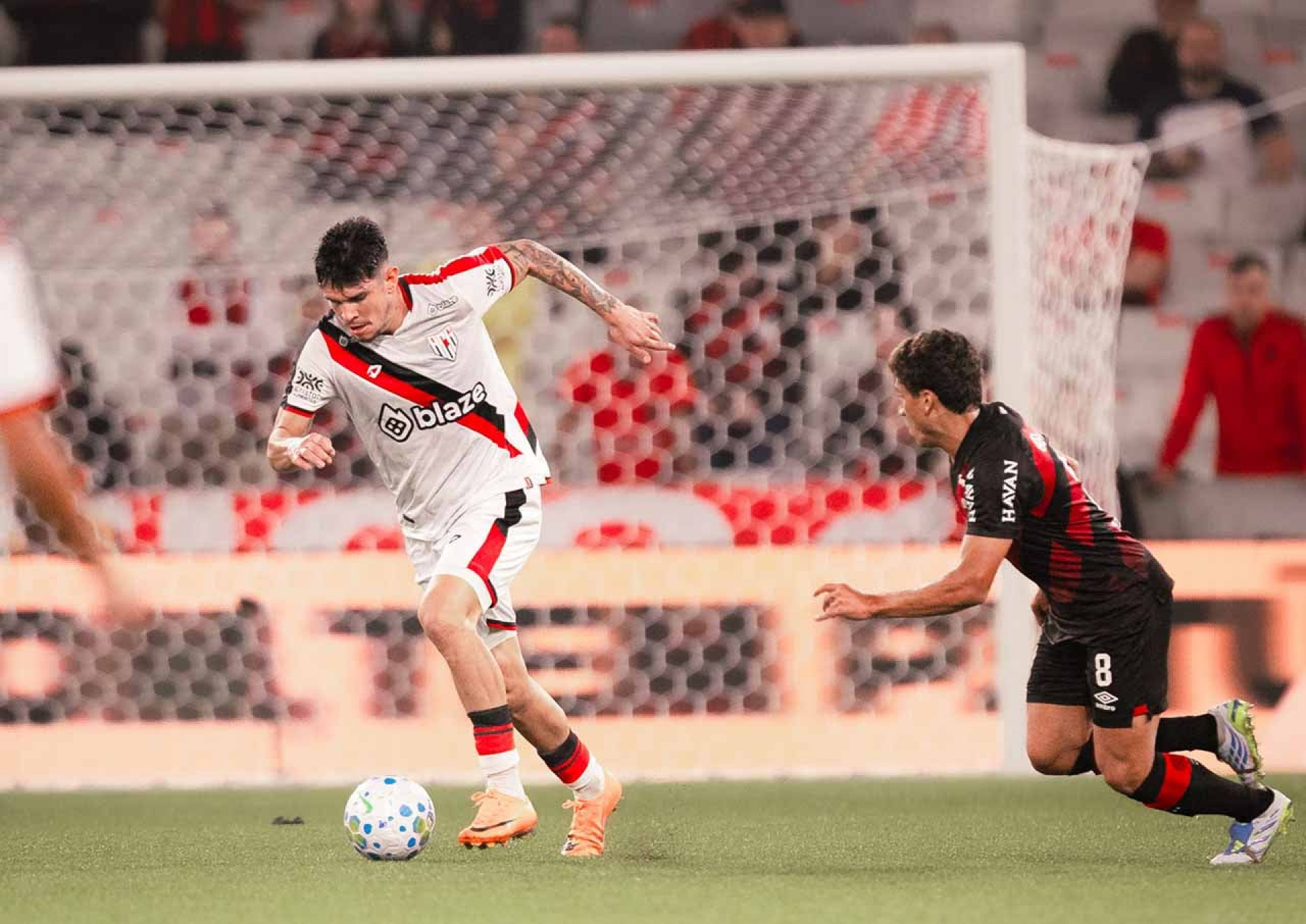 Paulo V&iacute;tor fecha o gol, e Atl&eacute;tico-GO arranca empate contra Athletico-PR na Copa do Brasil