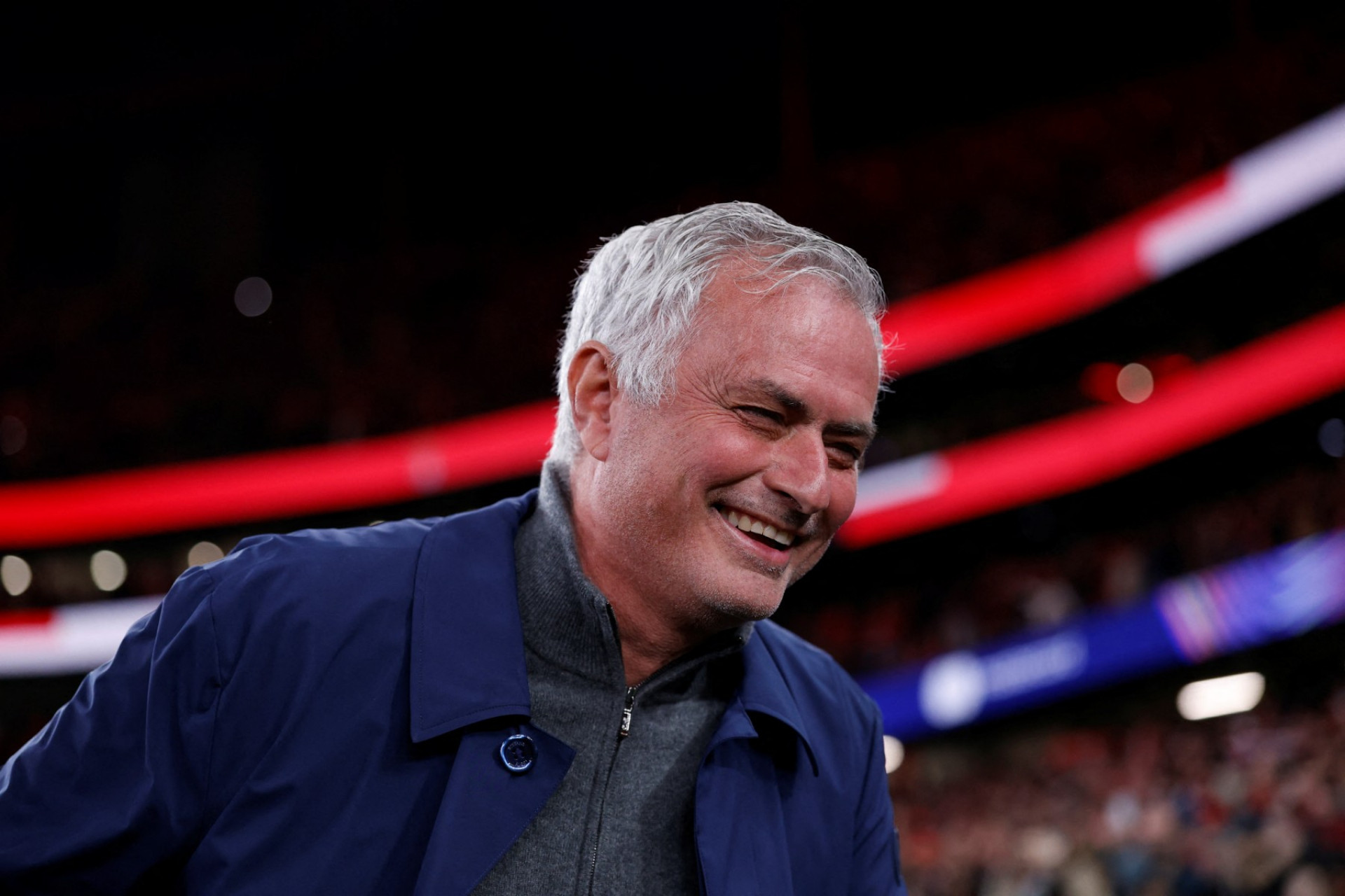 Presidente do Real Madrid anuncia acerto com o técnico José Mourinho
