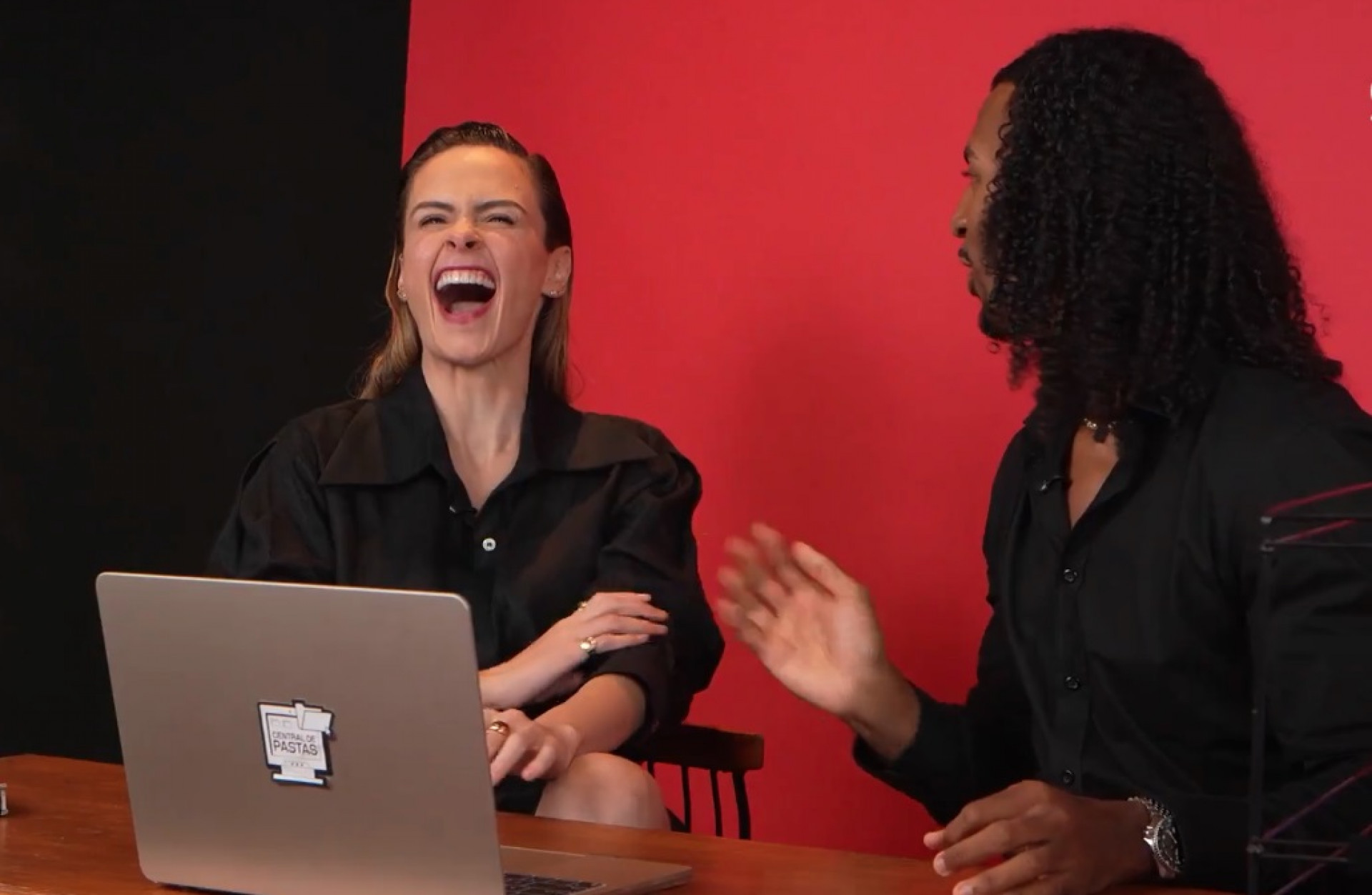 Ana Paula e Tet Trem - Reprodução de vídeo