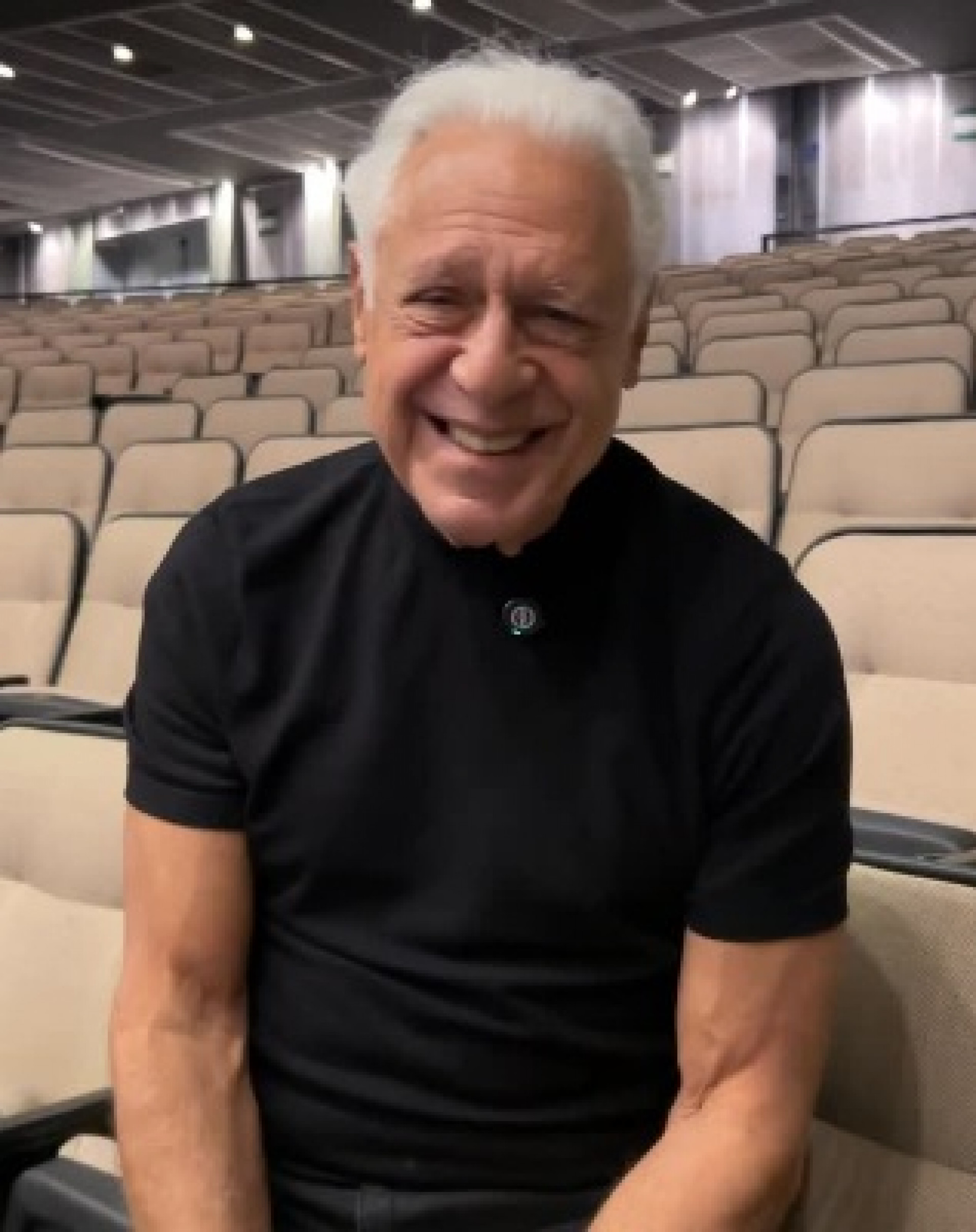 Antonio Fagundes vence ação de R$ 20 mil após casal chegar atrasado e ser barrado em peça