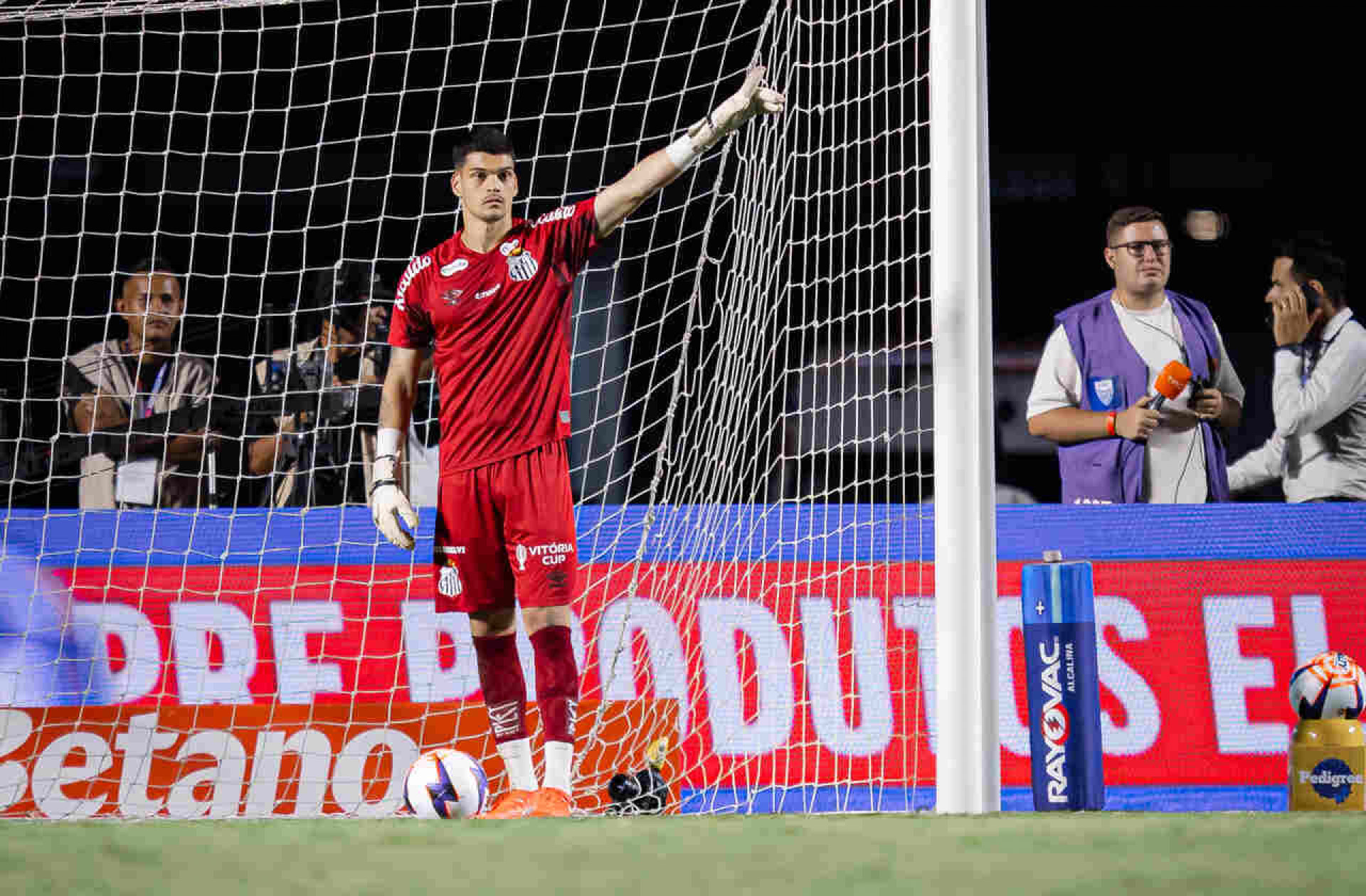 Cuca tem mais desfalques e retorno no Santos contra o Bahia