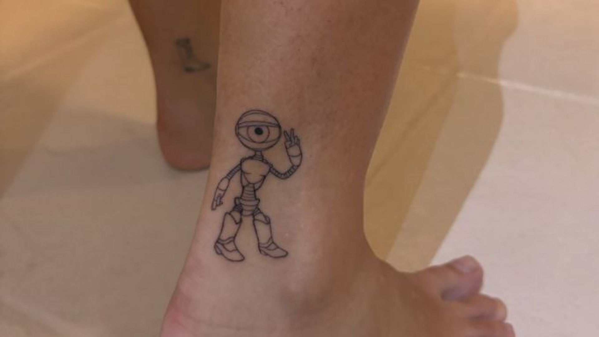 Samira Sagr compartilha imagem de nova tatuagem - Reprodução/X