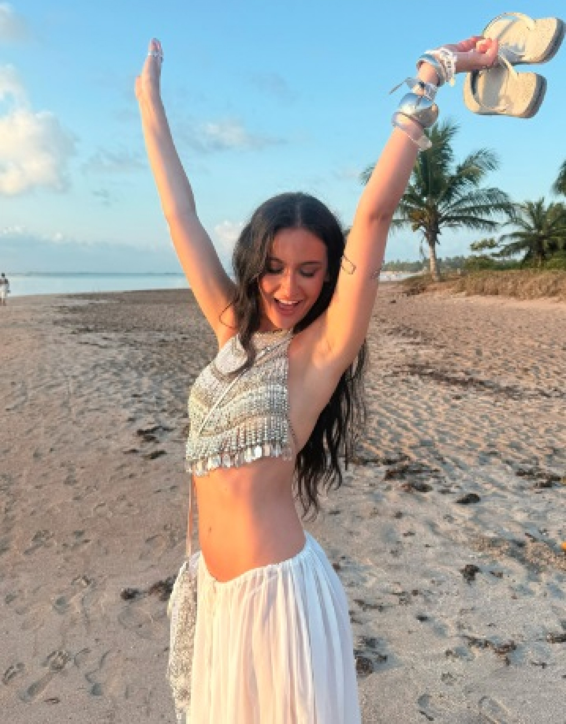  Nathalia Cangueiro mistura brilho e tecido leve em look - Reprodução do Instagram