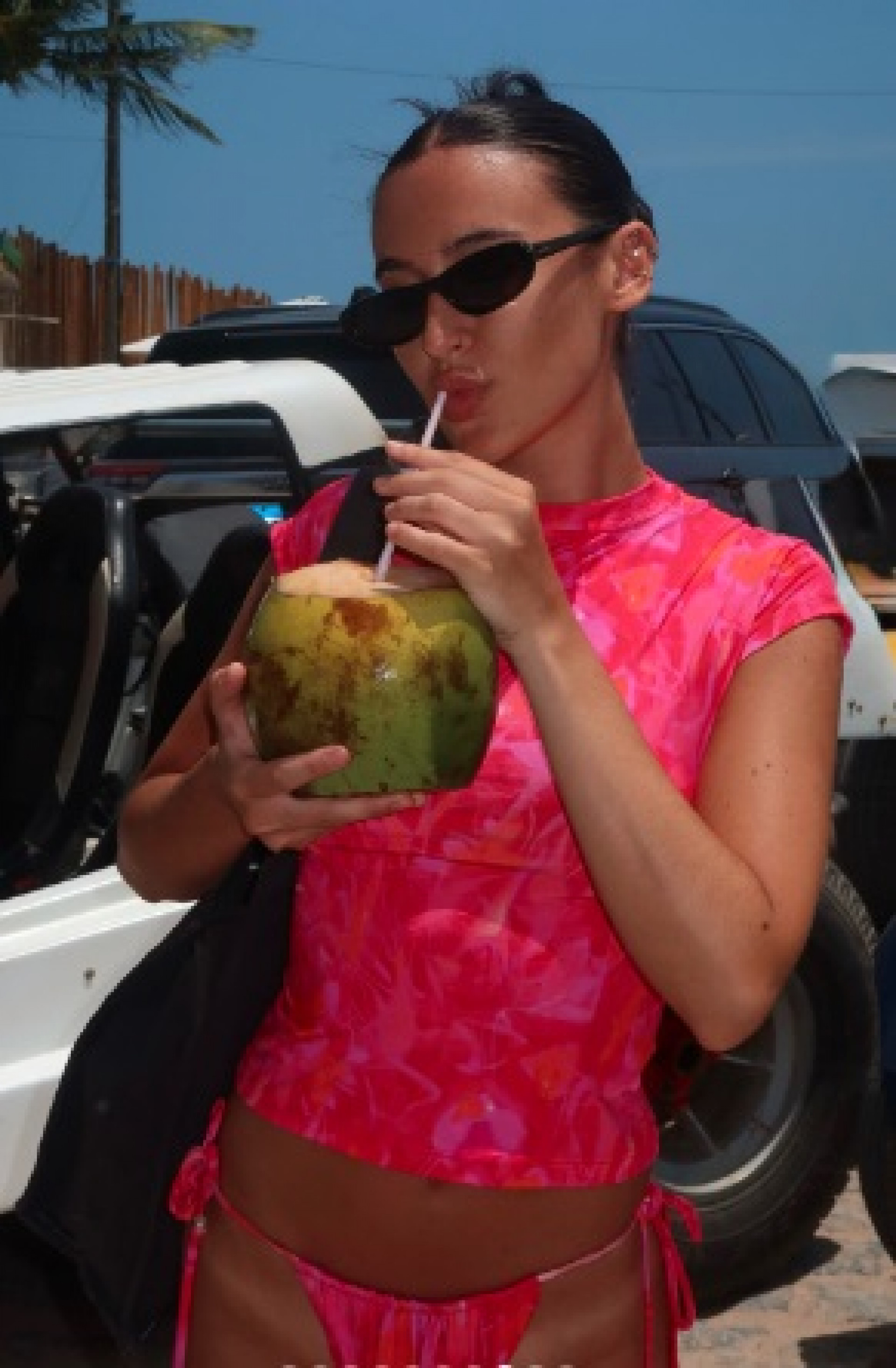  Nathalia Cangueiro usa blusa na mesma estampa do biquíni - Reprodução do Instagram