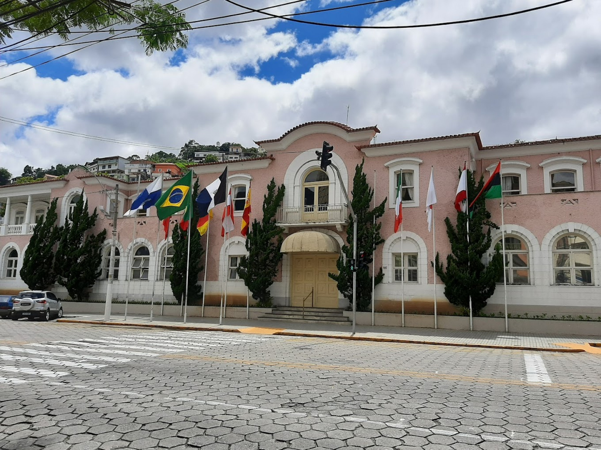 Prefeitura de Nova Friburgo convoca aprovados em 17 categorias de concurso público