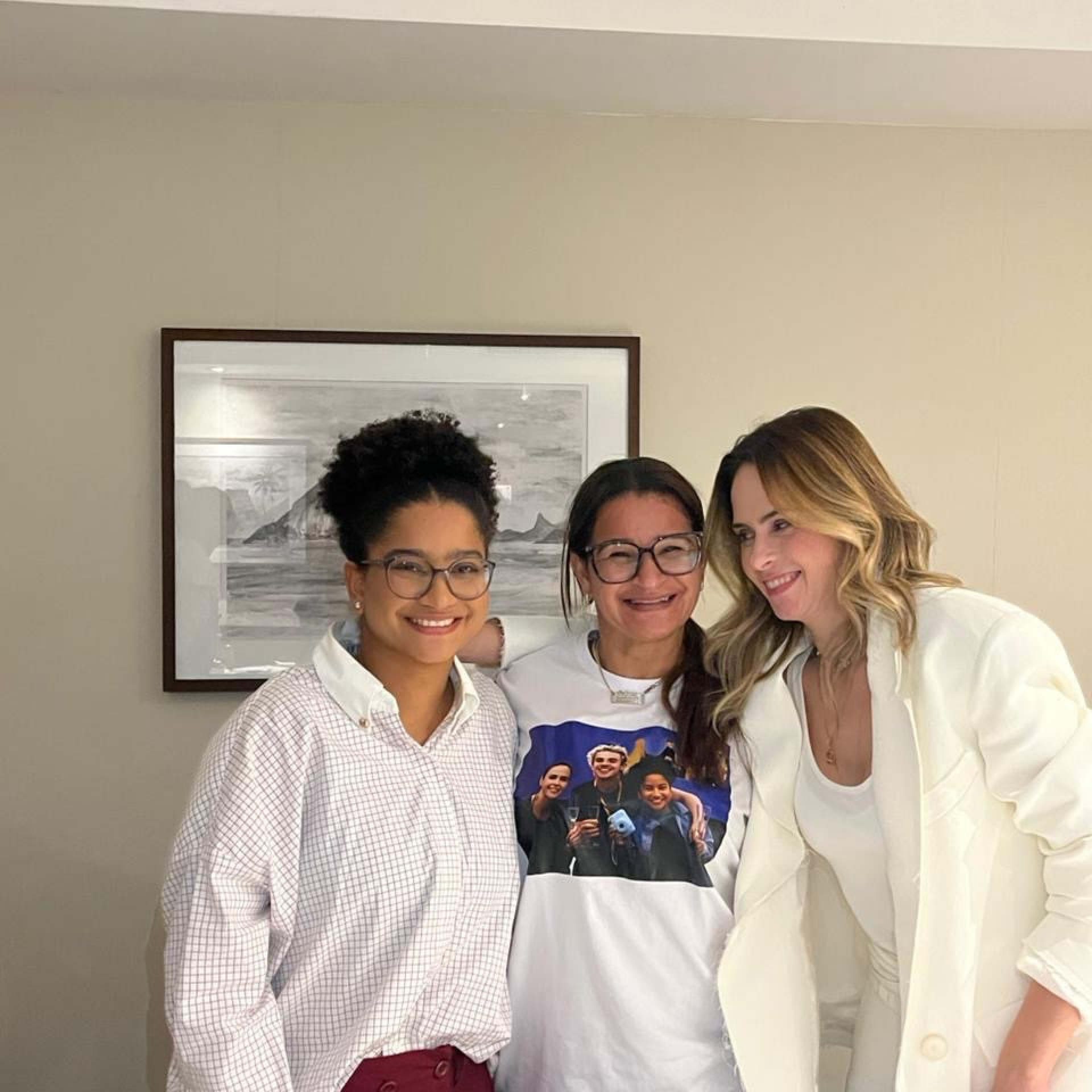 Mãe de Milena posa junto de Ana Paula Renault e filha - Reprodução/Instagram