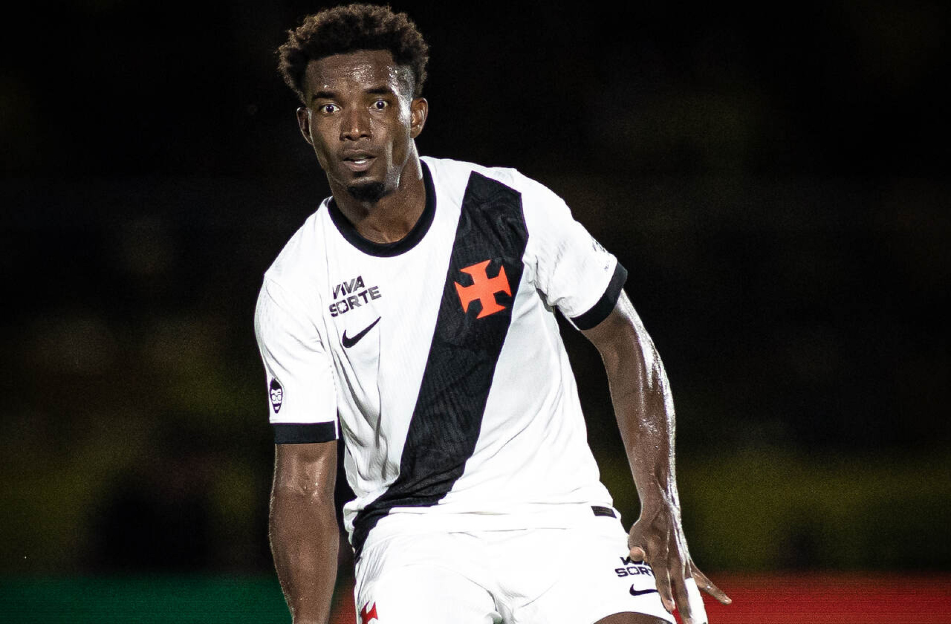 Thiago Mendes pode desfalcar o Vasco contra o Corinthians