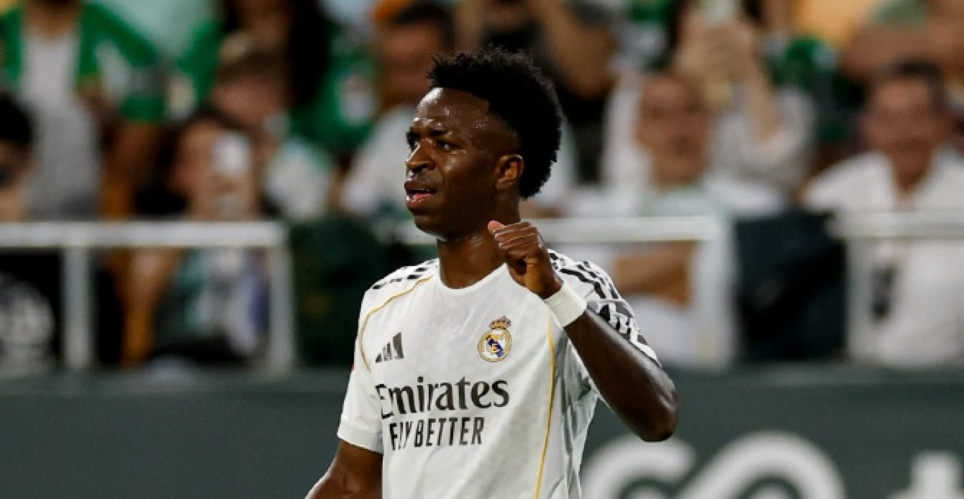 Vini Jr marca no 100º jogo de Mbappé, mas Real cede empate ao Bétis no último lance