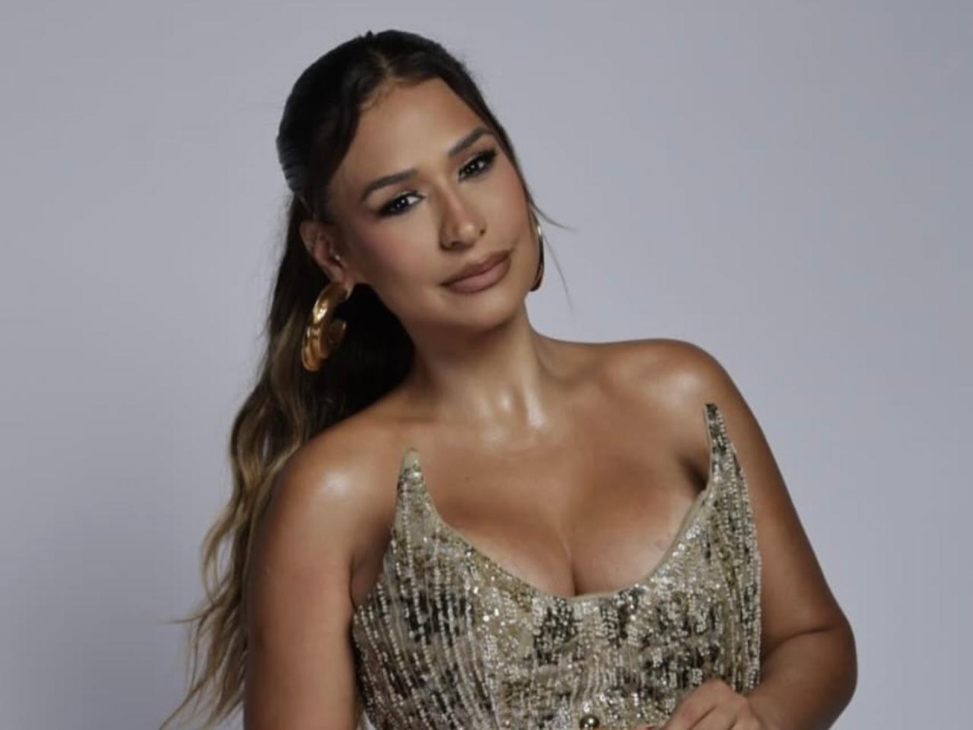 Simone Mendes surge com novo visual; veja antes e depois