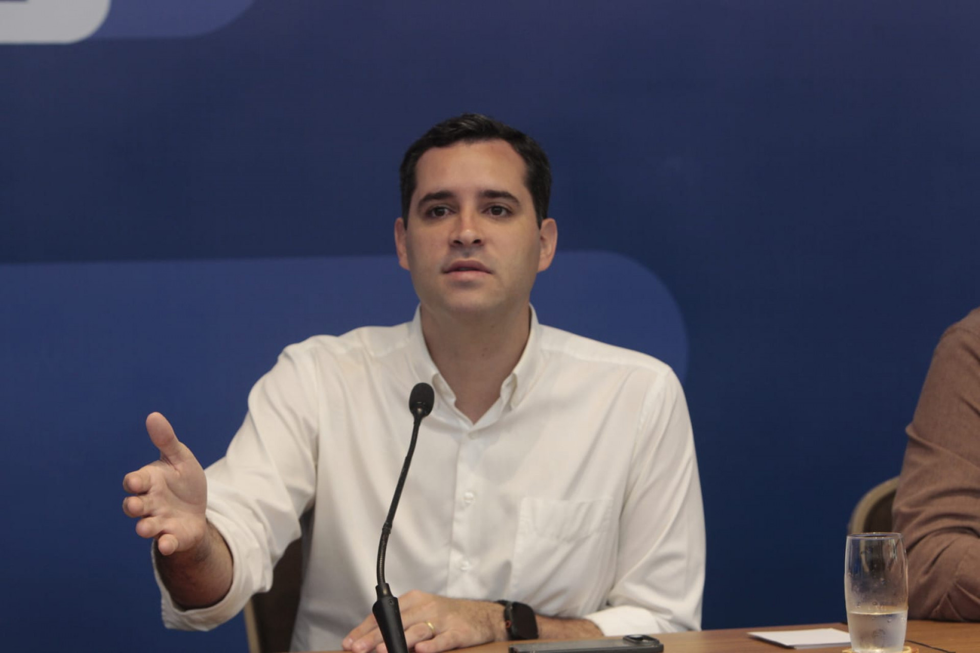 Prefeito Eduardo Cavaliere apresentou o novo modelo de estacionamento - Reginaldo Pimenta / Agência O Dia