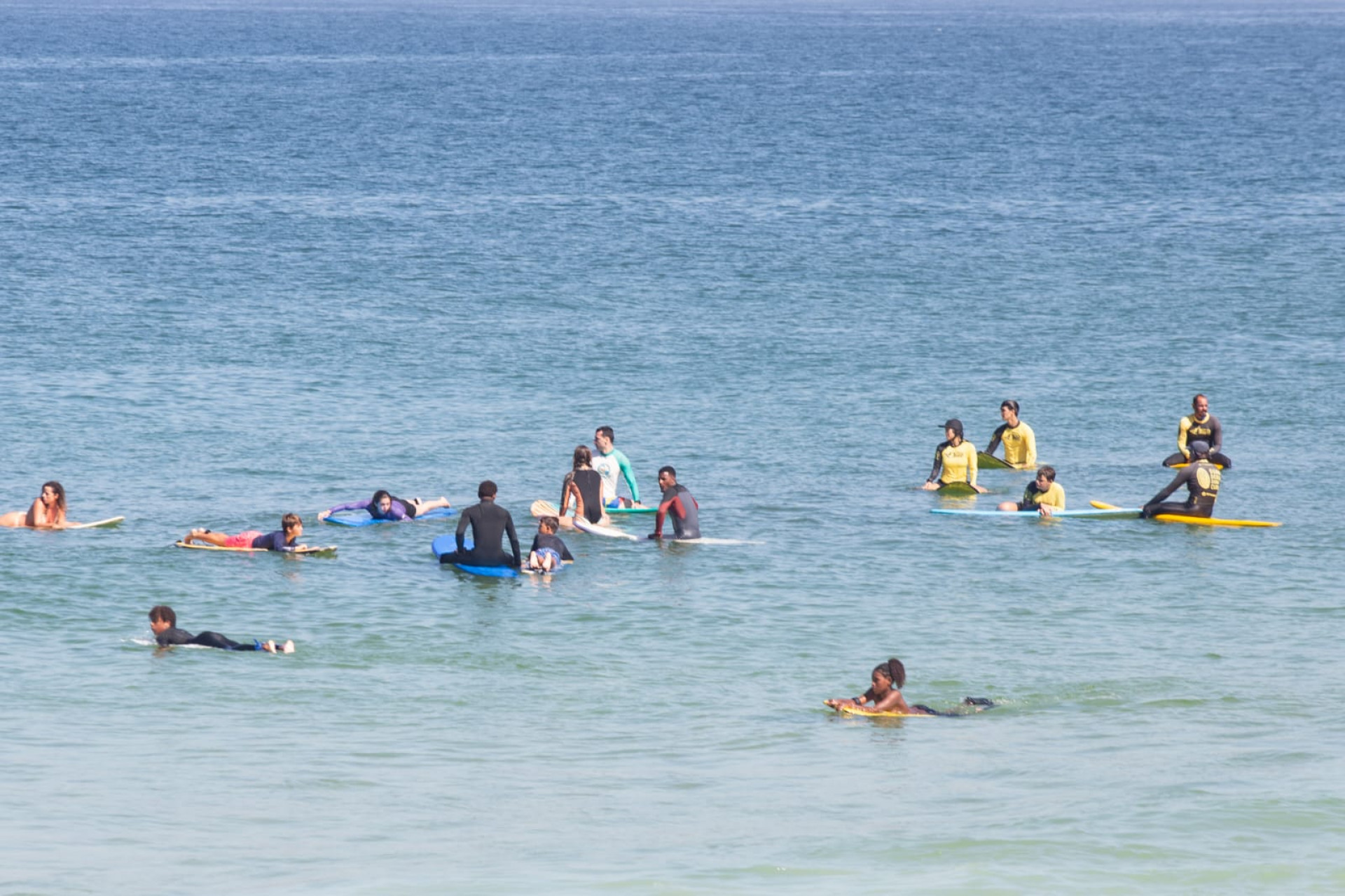 Cariocas curtindo o dia de sol na praia do Arpoador, Zona Sul do Rio de janeiro  - Érica Martin / Agência O Dia 