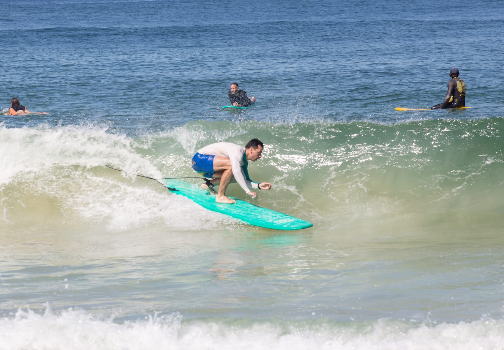 Cariocas curtindo o dia de sol na praia do Arpoador, Zona Sul do Rio de janeiro  - Érica Martin / Agência O Dia 