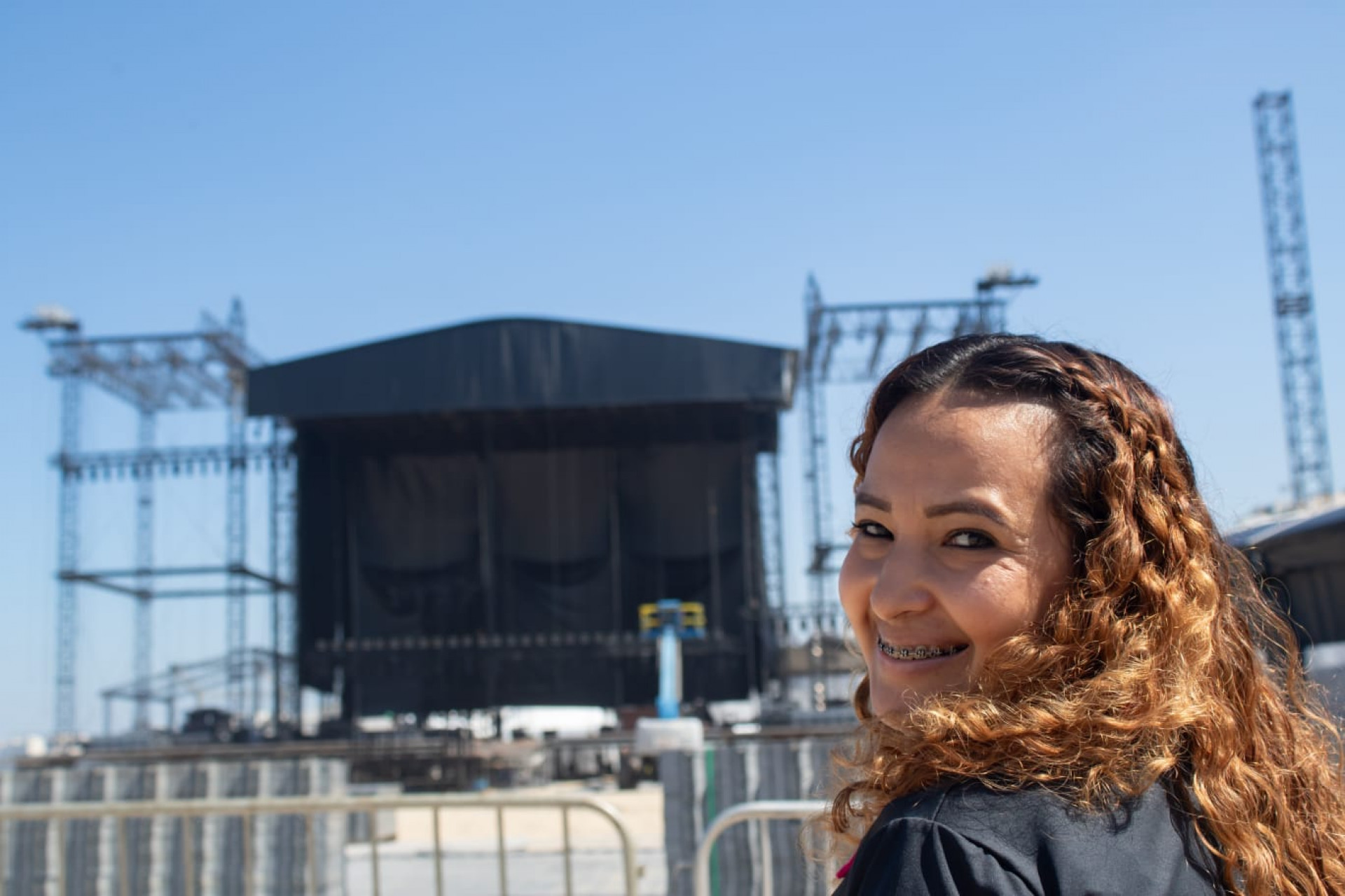 Operadora de caixa, Nívea Nascimento vai sair do trabalho e ir direto para o show de Shakira - Érica Martin / Agência O Dia