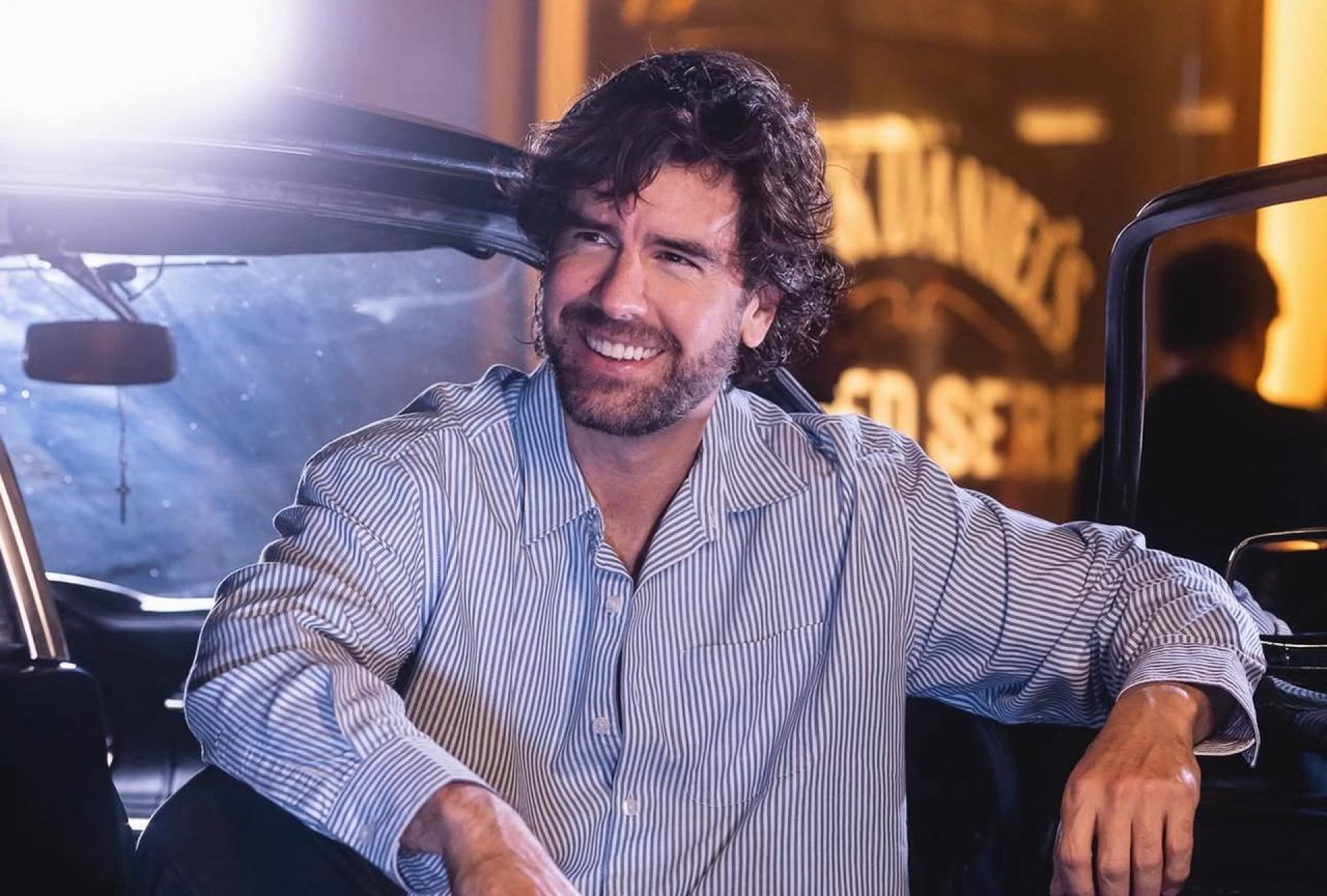 Marcos Pitombo estreia 'Poemas' e reflete sobre redes sociais: 'Muito tóxicas'