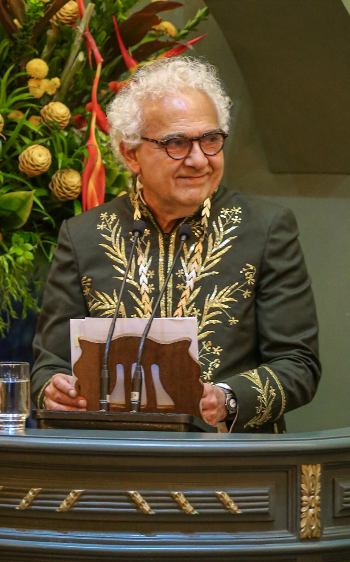 Milton Hatoum toma posse na Academia Brasileira de Letras