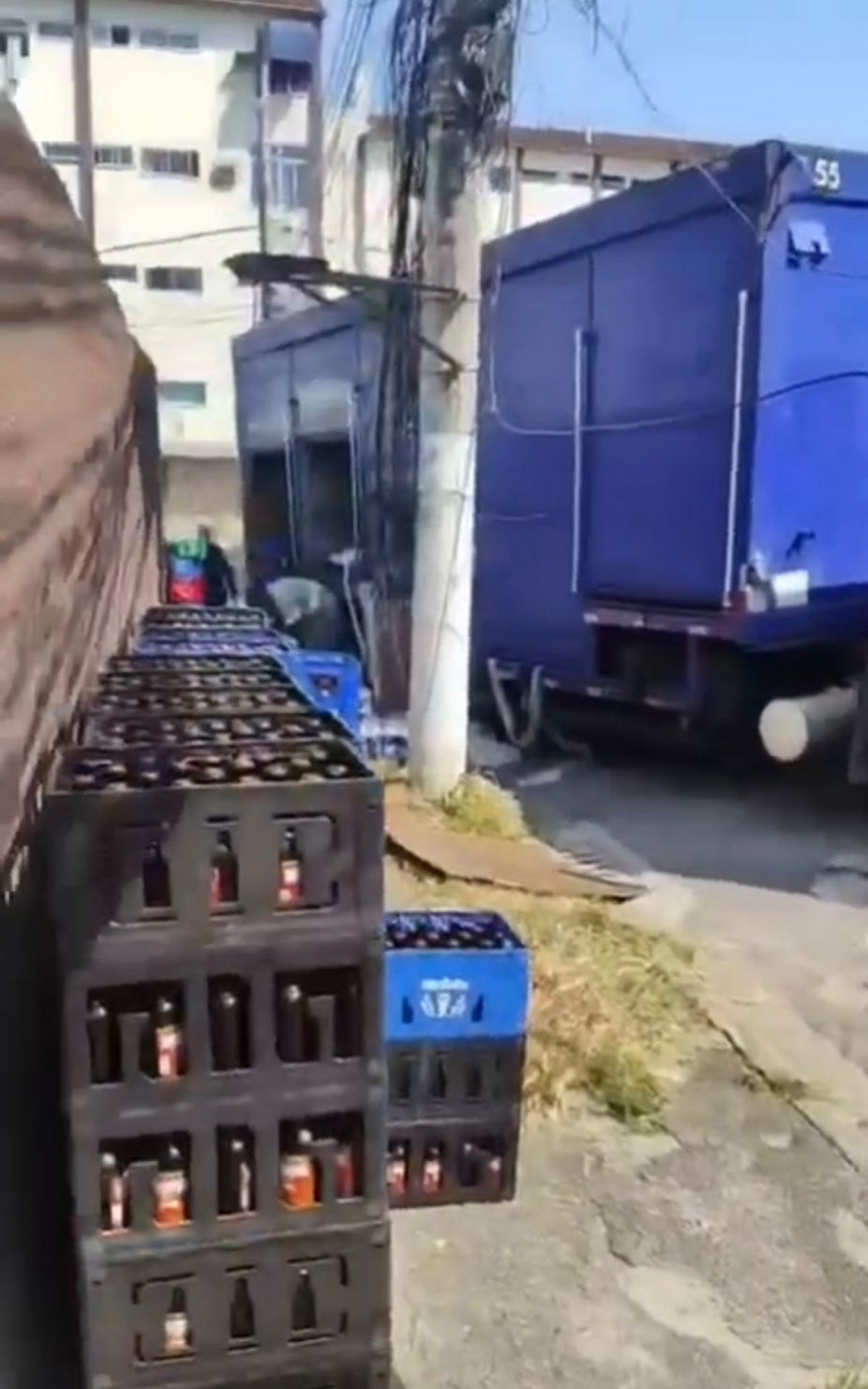 Policiais recuperaram a carga na comunidade do Quitungo - Reprodu&ccedil;&atilde;o