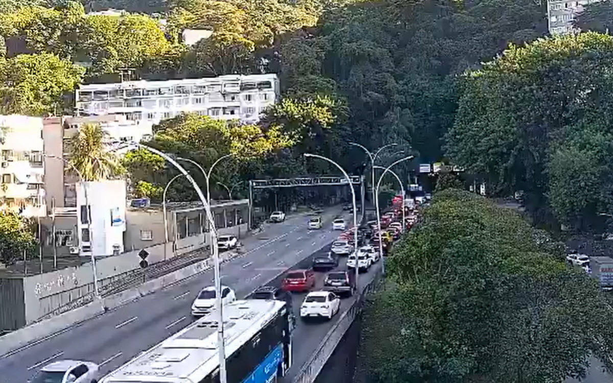 Homem morre em acidente de moto no Túnel Rebouças