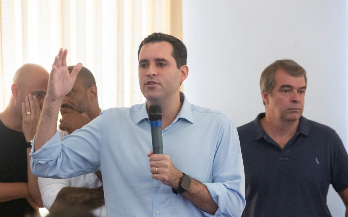 Prefeito Eduardo Cavaliere se reuniu com tijucanos para falar da atua&ccedil;&atilde;o da For&ccedil;a Municipal
