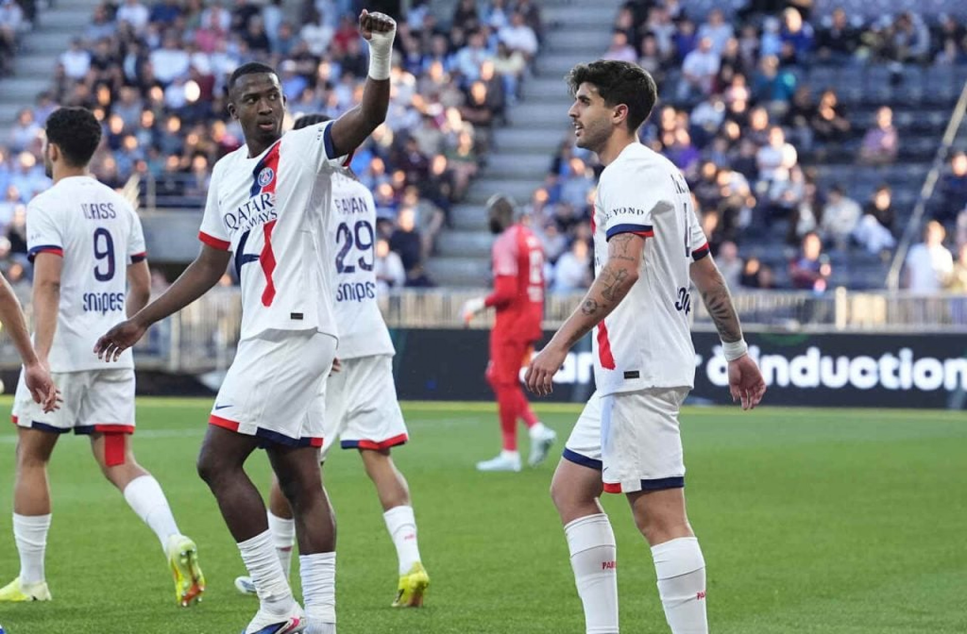 Beraldo marca, PSG vence e se aproxima do t&iacute;tulo franc&ecirc;s