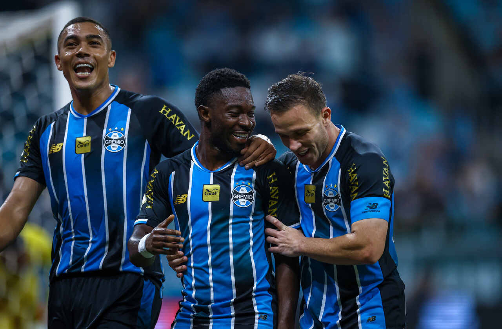 Gr&ecirc;mio x Coritiba: onde assistir, escala&ccedil;&otilde;es e arbitragem