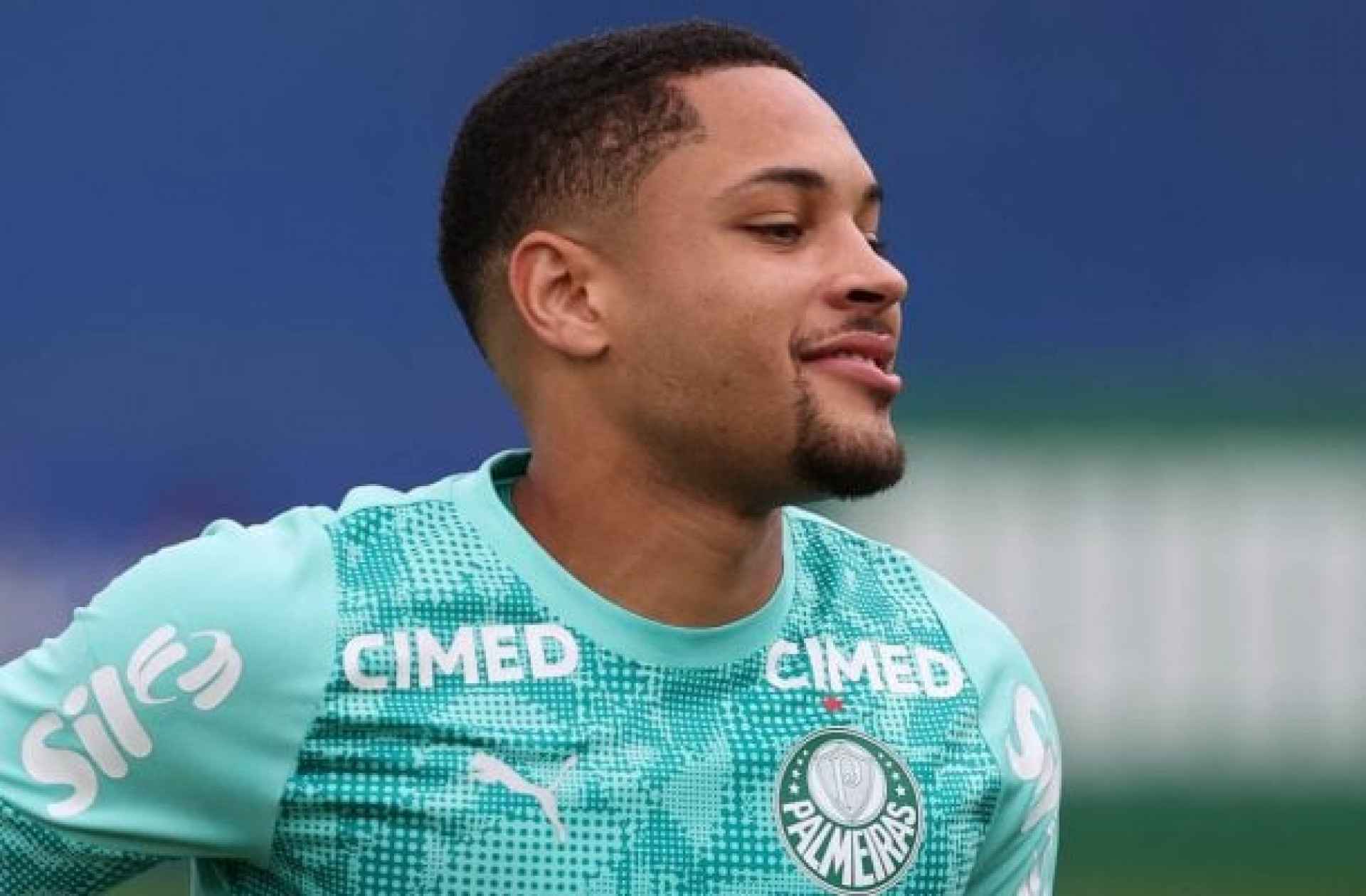 Abel quebra a cabe&ccedil;a para montar Palmeiras sem Vitor Roque