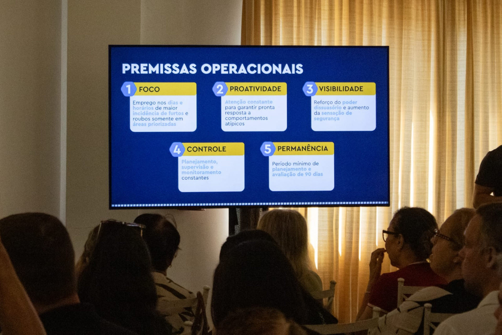 Prefeito se reúne com tijucanos para anunciar atuação da Força Municipal - Érica Martin/Agência O DIA