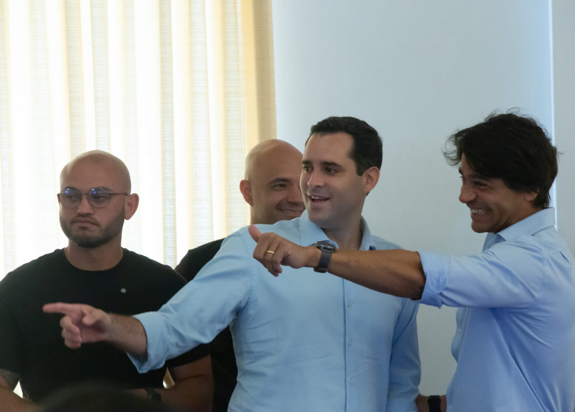 Prefeito se reúne com tijucanos para anunciar atuação da Força Municipal - Érica Martin/Agência O DIA