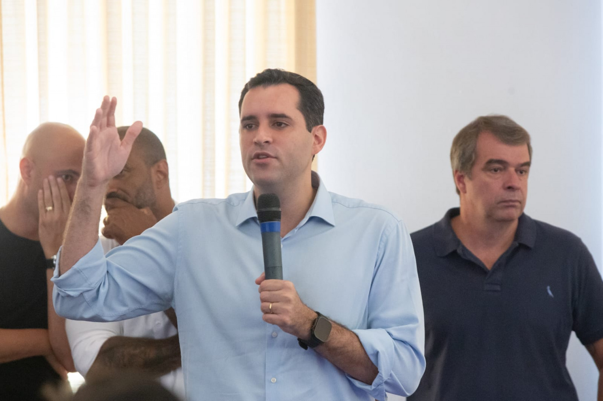 Eduardo Cavaliere se reuniu com tijucanos para falar da atuação da Força Municipal - Érica Martin/Agência O DIA