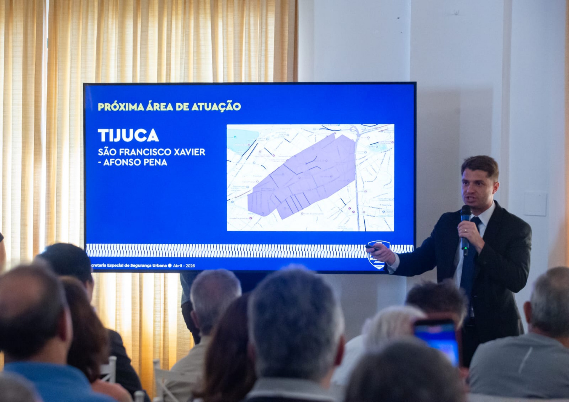 Prefeito se reúne com tijucanos para anunciar atuação da Força Municipal - Érica Martin/Agência O DIA