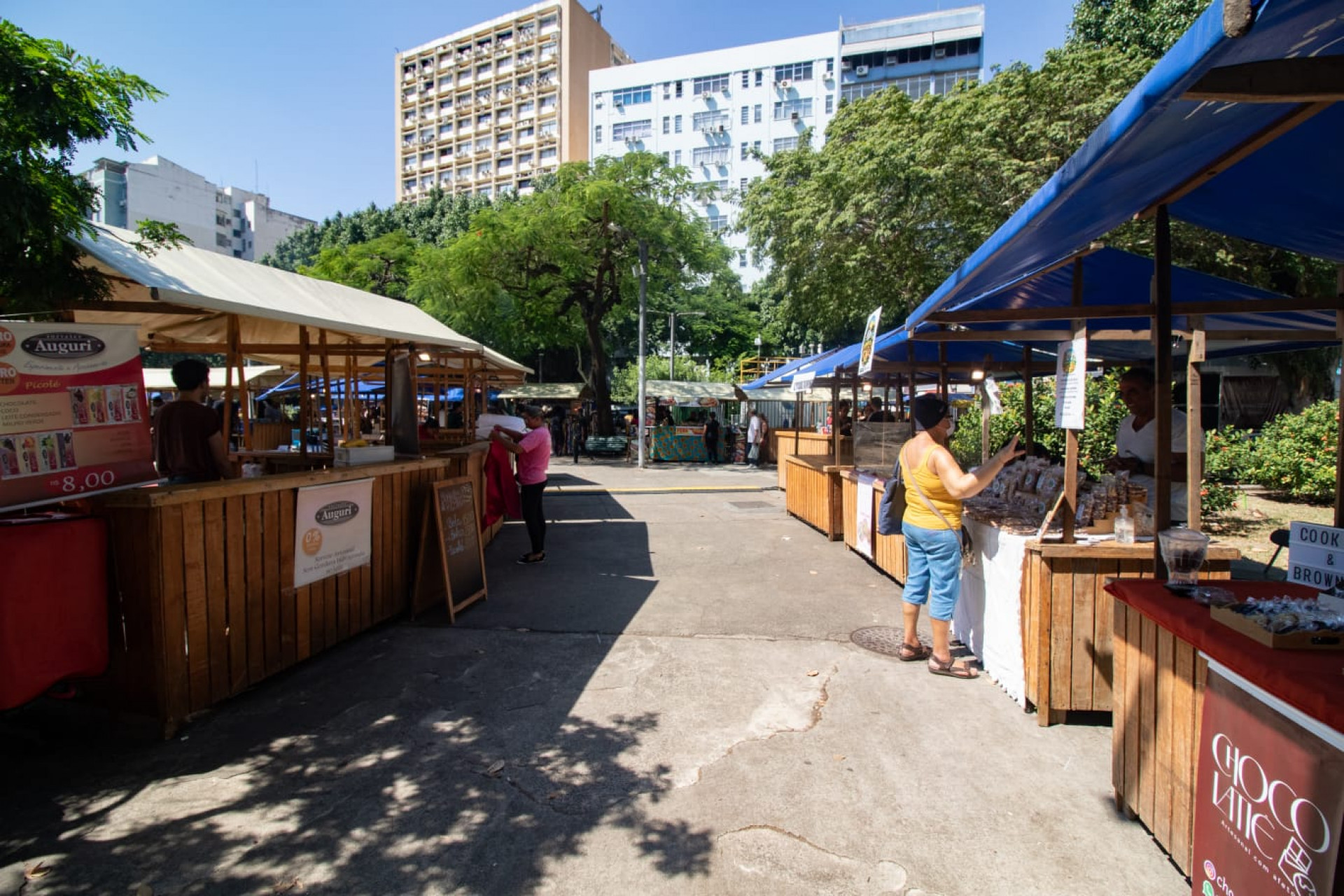 Tradicional feira da Praça Saens Penã atraiu os moradores durante o aniversário - Érica Martin / Agência O Dia
