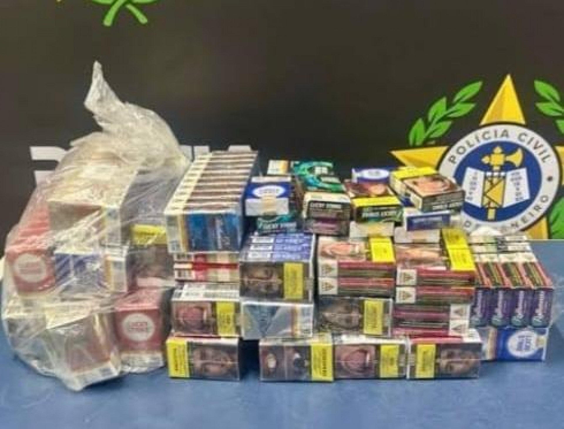 Dupla é presa em Angra com carga de cigarro roubada