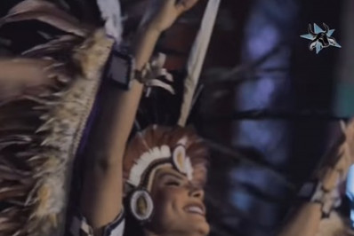 Marciele se apresenta no Caprichoso e público faz coro: 'Poranga Purã'