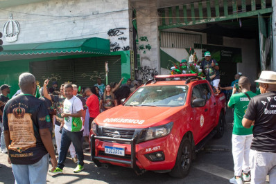 Império Serrano celebra São Jorge e realiza tradicional carreata na Zona Norte