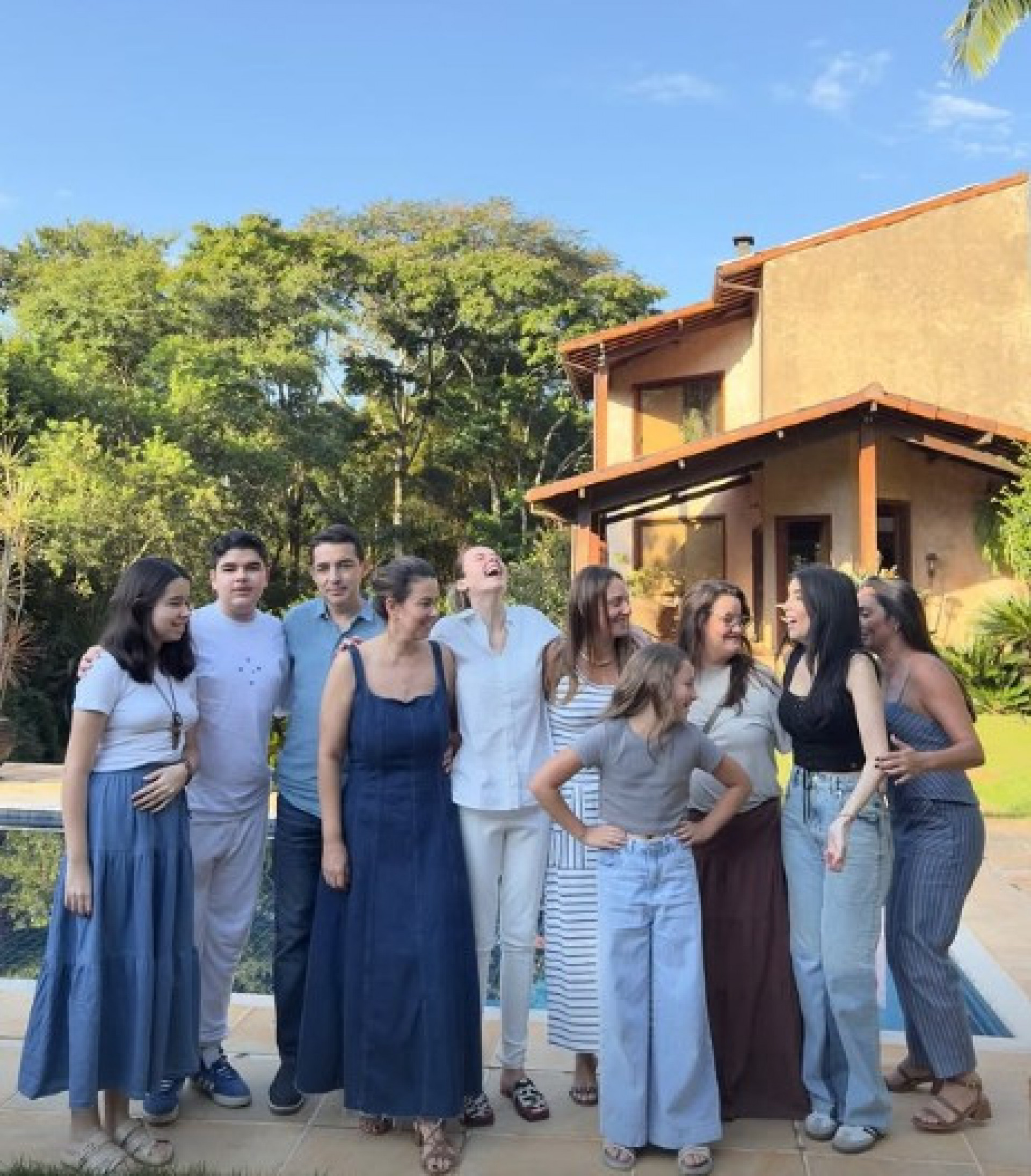 Ana Paula Renault reunida com amigos em Belo Horizonte, capital de Minas Gerais - Reprodu&ccedil;&atilde;o / Instagram