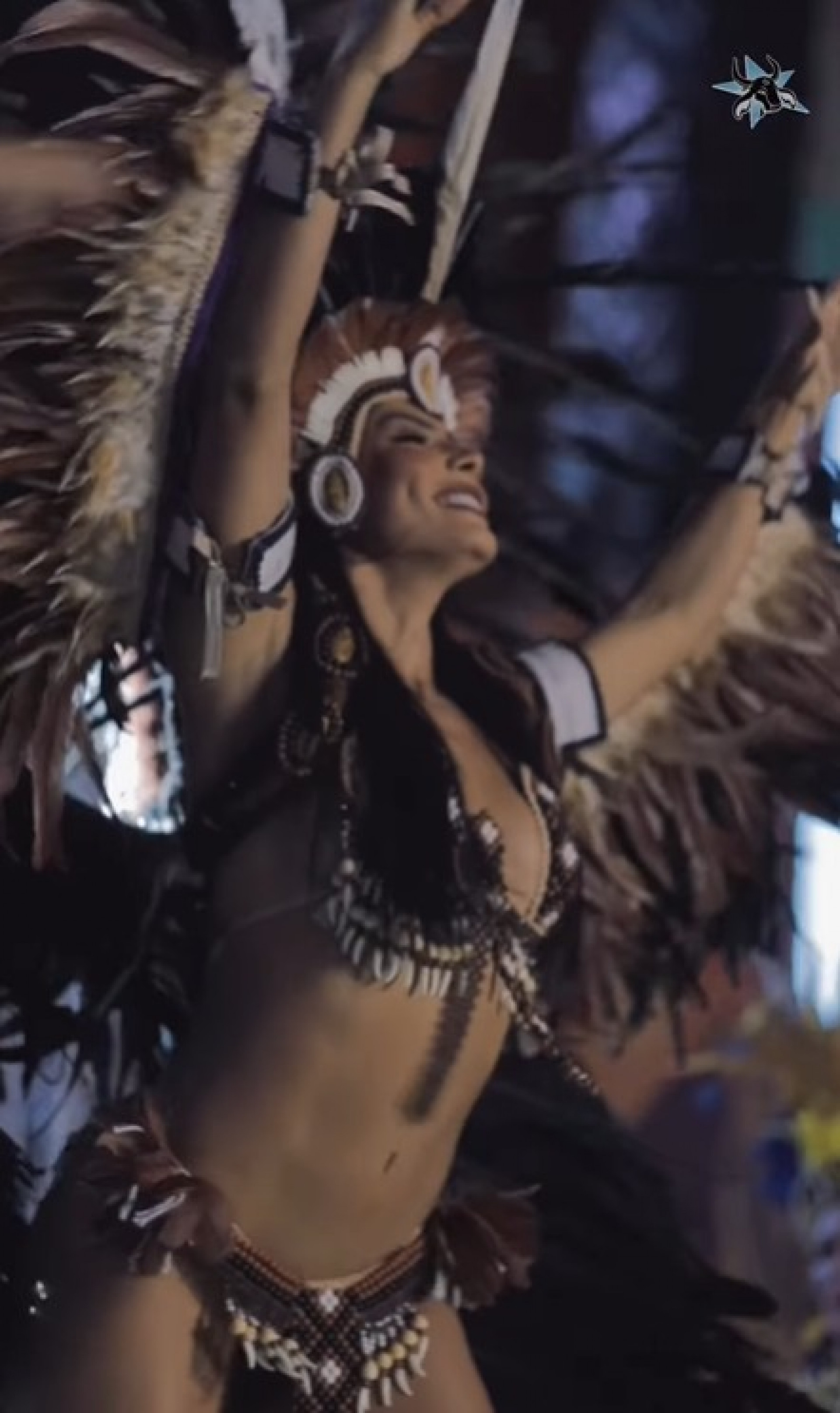 Marciele se apresenta no Caprichoso e público faz coro: 'Poranga Purã'