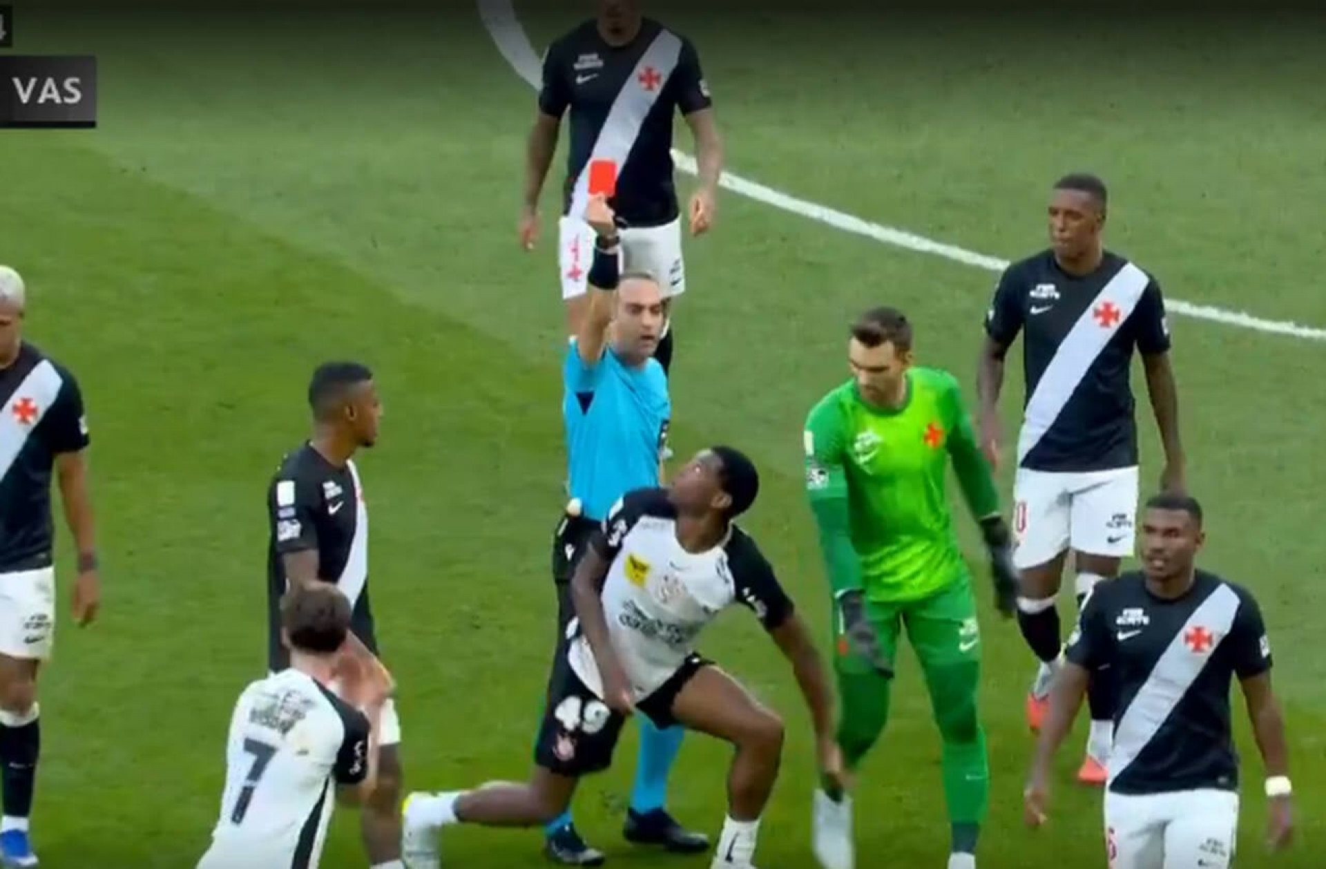 Diniz ressalta for&ccedil;a mental do Corinthians em vit&oacute;ria: “Conseguiram resistir”