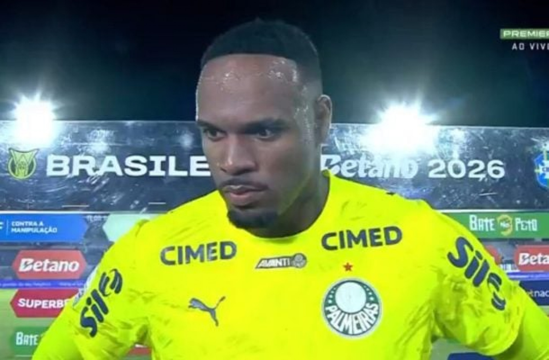 Carlos Miguel dedica vit&oacute;ria aos goleiros e celebra uni&atilde;o por Abel: “Corremos por ele”