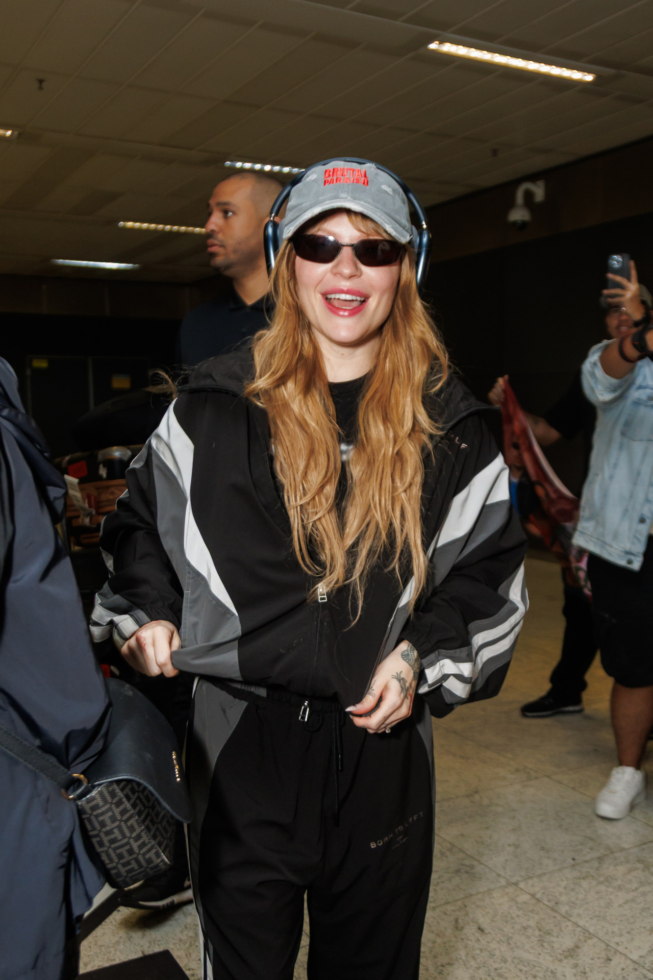 Luísa Sonza desembarca em São Paulo e recebe carinho dos fãs
 - Patrícia Devoraes / Brazil News