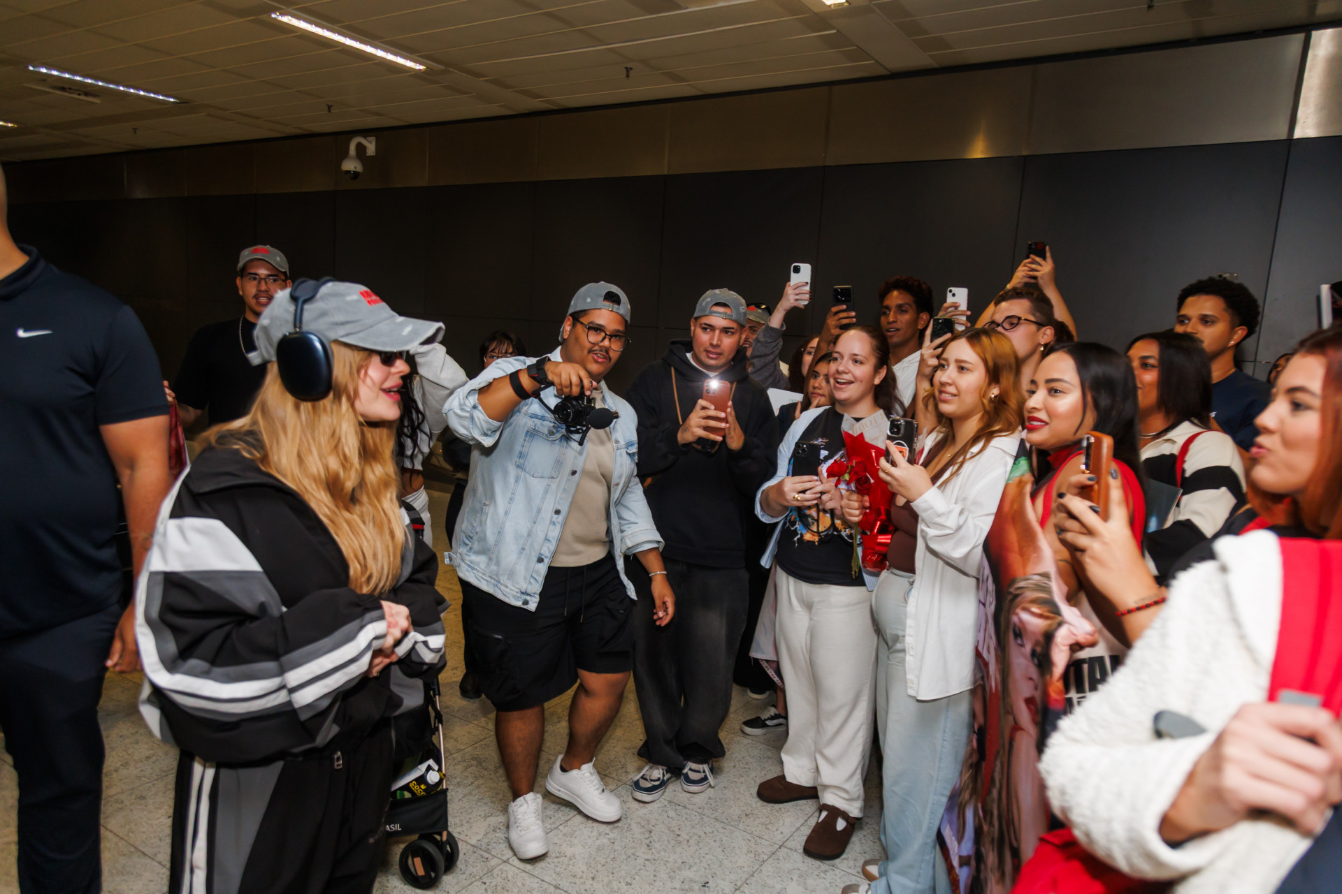 Luísa Sonza desembarca em São Paulo e recebe carinho dos fãs
 - Patrícia Devoraes / Brazil News