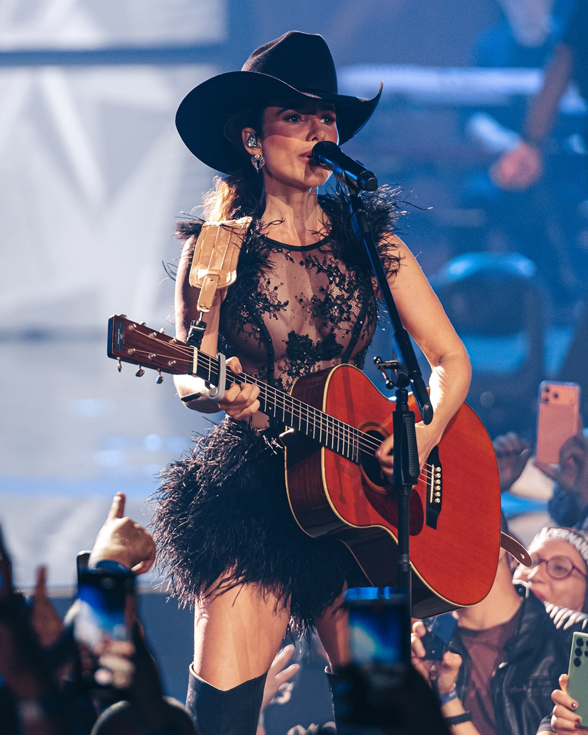 Paula Fernandes desabafa e diz que já foi traída e viveu abuso